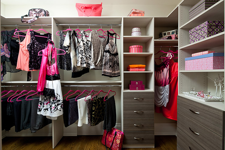 How to Organize Clothes in Your Closet: 5 Easy Steps