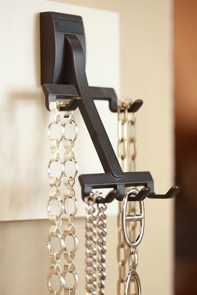 Necklace hook