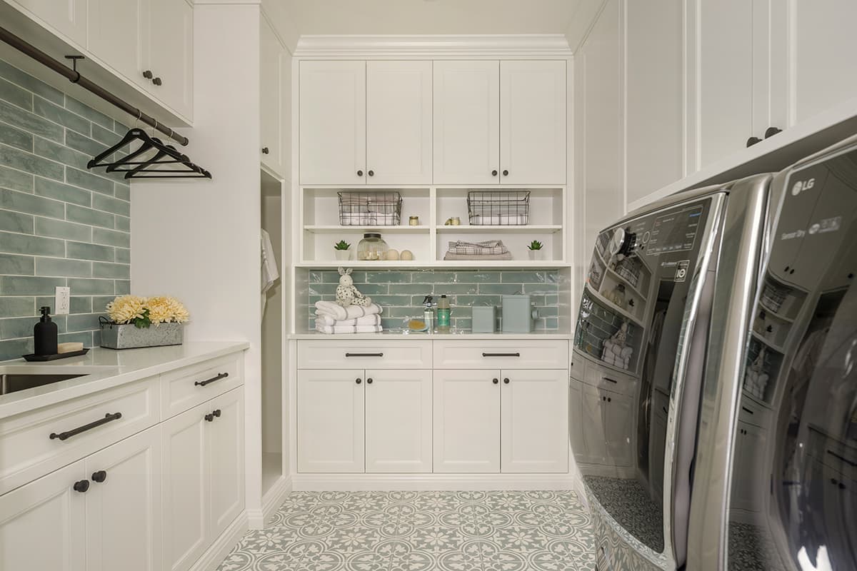 https://www.organizedinteriors.com/img/products/white-laundry-room-storage-oi-wide.jpg